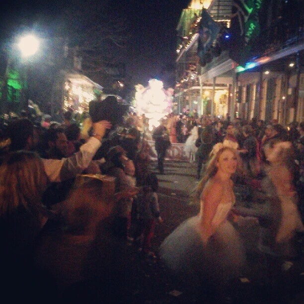 #kreweduvieux  #dingdong  #toandfro  #alllong  #veryserious