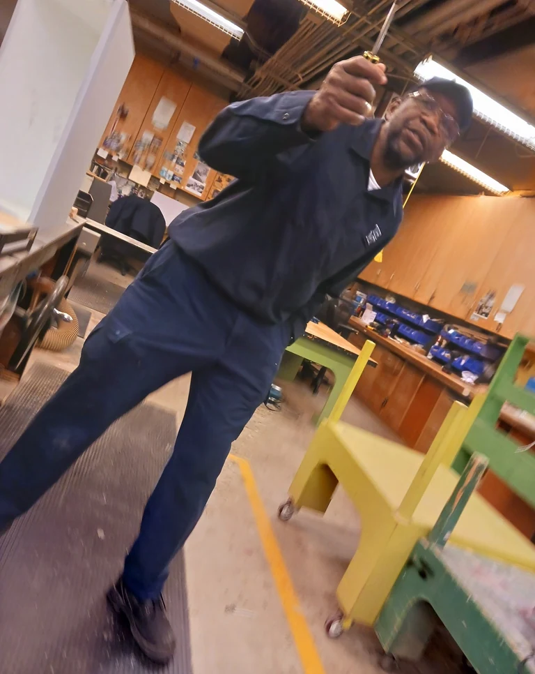 R